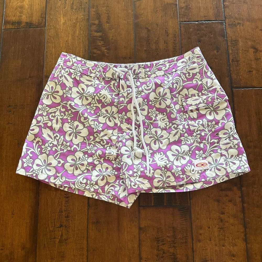 Super cute vintage OP women’s board shorts size 9/10 in purple/pink